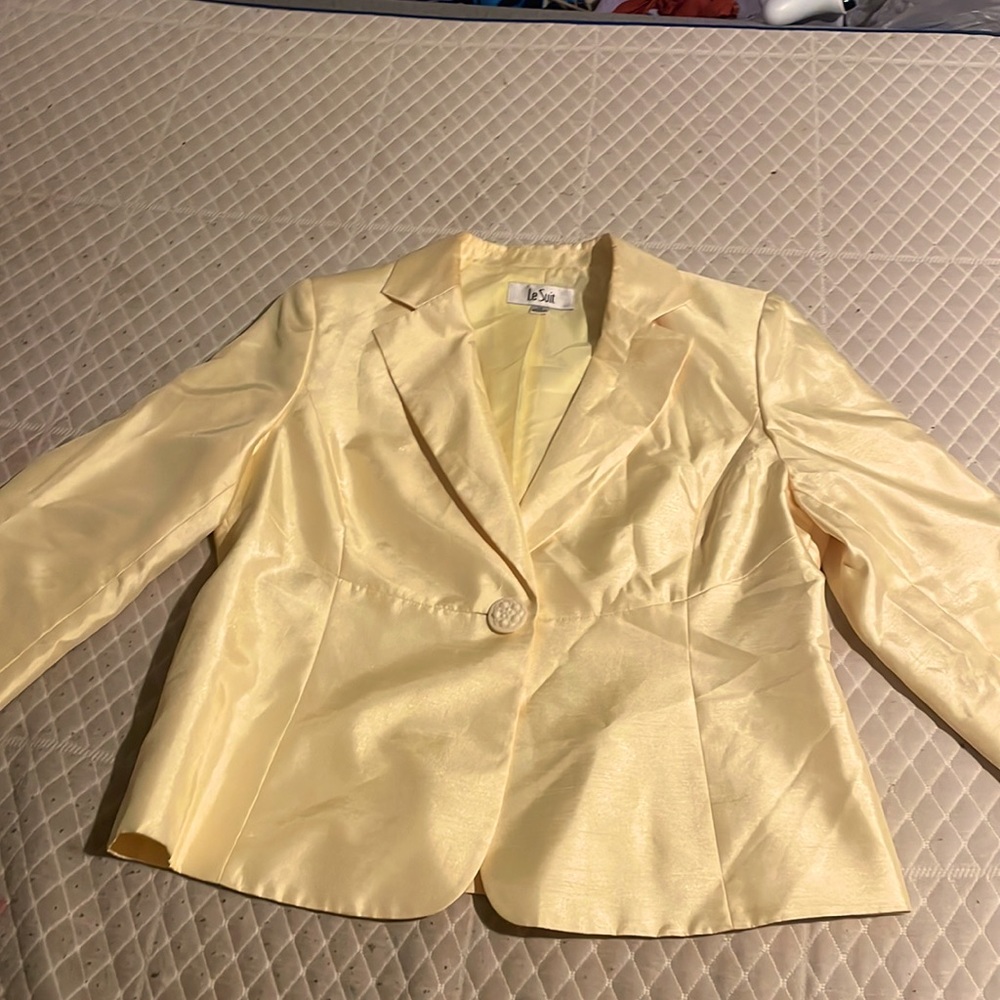 Its a yellow, Le Suit jacket in a size 14